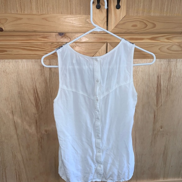 Abercrombie & Fitch white embroidered button down back shirt size S - Picture 4 of 4